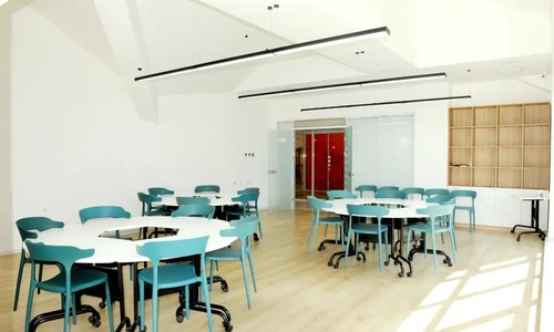 �����Ļ�ѧУ