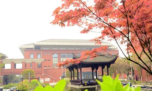 �ɶ��������ѧУ���ʲ�