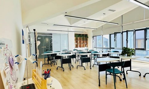 �����Ļ�ѧУ