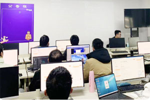 苏州达内教育电脑室